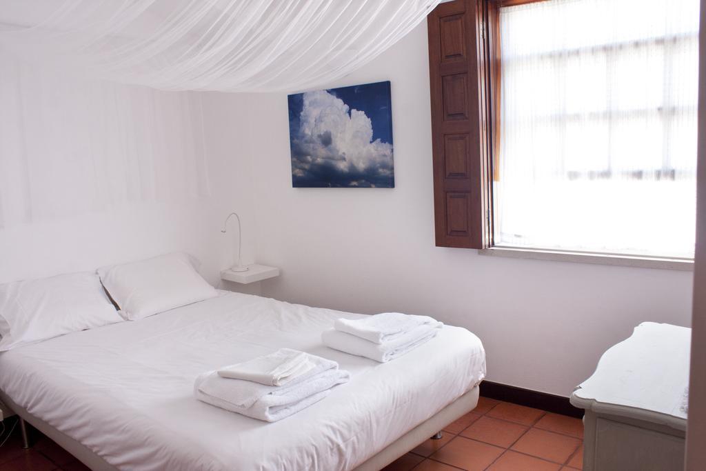 Bed and Breakfast A Casa Da Arvore Віла-Нова-де-Мілфонтеш Номер фото