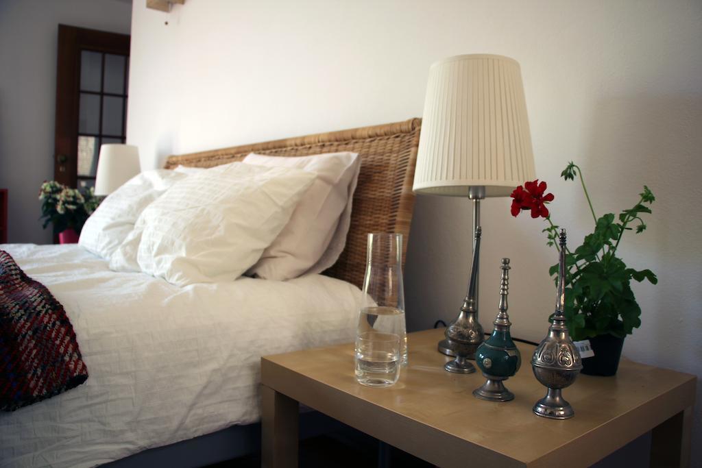 Bed and Breakfast A Casa Da Arvore Віла-Нова-де-Мілфонтеш Номер фото
